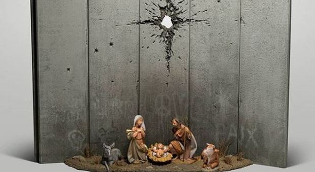 Banksy colpisce ancora: la nuova opera è un presepe di guerra a Betlemme