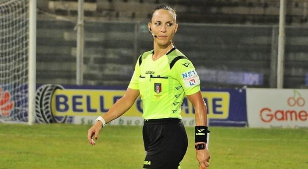 Annulla un gol all'Avellino: commenti sessisti sul web contro guardalinee donna