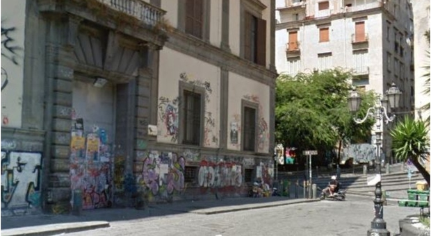 Napoli, 15enne accoltellato nel centro storico da uno sconosciuto: è in fin di vita