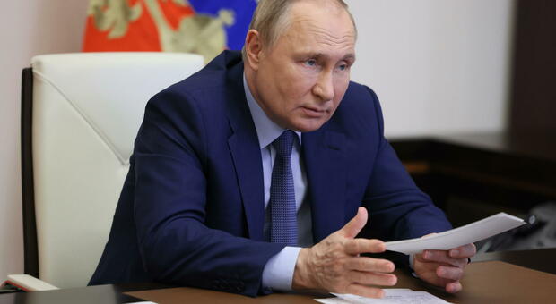 Putin salta l'annuale live-tv in cui risponde alle domande dei russi: «La sua salute peggiora»