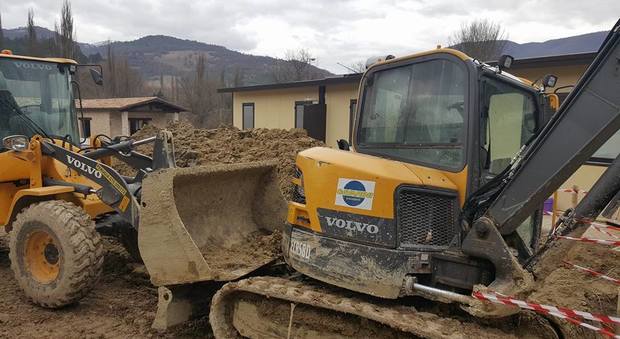 Frana sulle casette dei terremotati, è polemica sulla scelta dell'area Frana sulle casette dei terremotati, è polemica sulla scelta dell'area