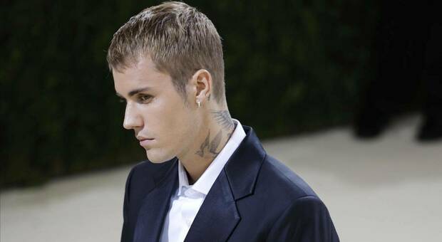 Justin Bieber e la malattia di Lyme: cos'è? Si trasmette con la puntura di una zecca (e ha colpito anche Richard Gere e Ben Stiller)