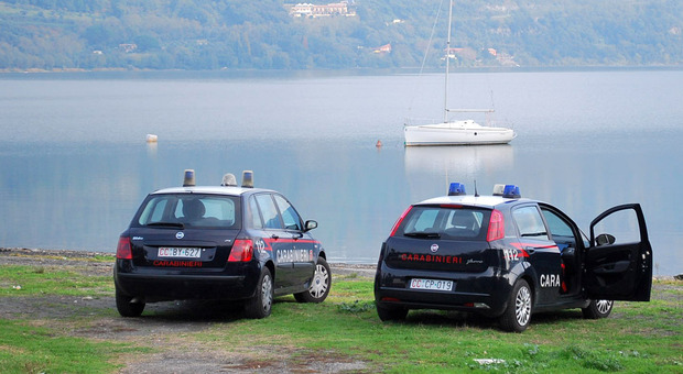 Castel Gandolfo, due ragazzi accoltellati al lago: arrestato 19enne. Lite per un passaggio: «Non mi va, ho sonno»