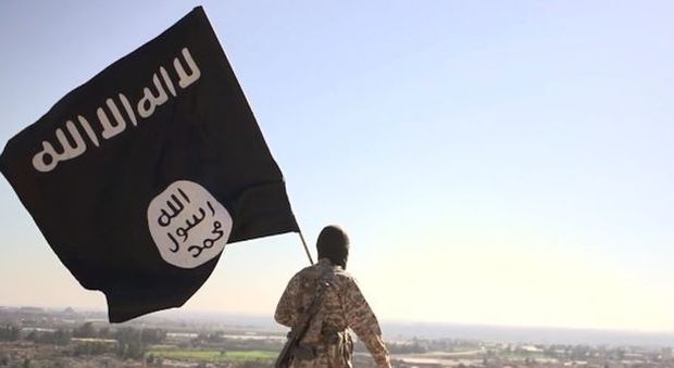 Isis, falsi certificati medici per non andare in combattimento: così i jihadisti evitano la prima linea Isis, falsi certificati medici per non andare in combattimento: così i jihadisti evitano la prima linea