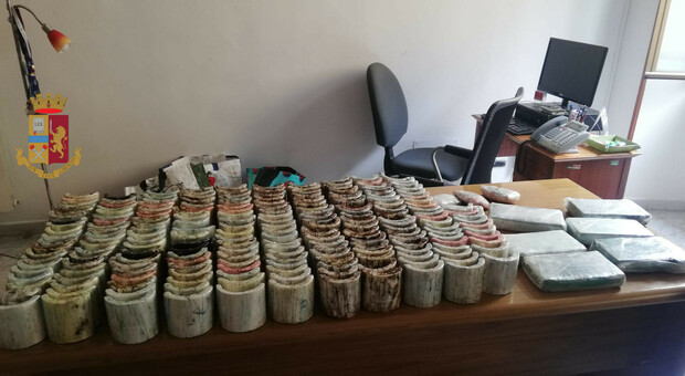 Prenestino, maxi sequesto della polizia: 50 chili di cocaina, 50 chili di hascisc e 390.000 euro in contanti