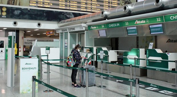 Coronavirus, Alitalia prepara aerei speciali per il rimpatrio degli italiani, prenotabili voli in programma Coronavirus, Alitalia prepara aerei speciali per il rimpatrio degli italiani, prenotabili voli in programma