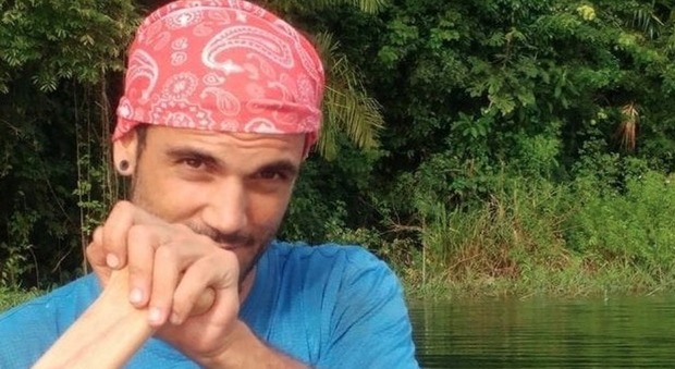 Bergamo, Emiliano muore a 36 anni in terapia intensiva. L'infermiere: «Anche se non mi sentivi, ti ho incoraggiato ogni giorno» Bergamo, Emiliano muore a 36 anni in terapia intensiva. L'infermiere: «Anche se non mi sentivi, ti ho incoraggiato ogni giorno»