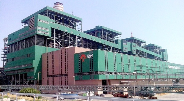 Brindisi, quasi raddoppiato il traffico di carbone nel porto: è destinato alla centrale Enel