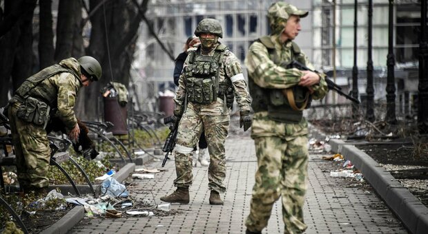 Il "crollo psicologico" dei soldati russi. L'ufficiale: «Ho sparato per scuoterli»