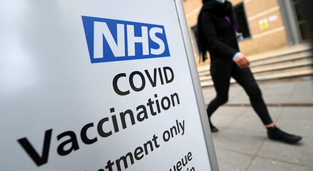 Covid, Regno Unito: 40mila infezioni al giorno. Il governo: «Sarà un inverno difficile»