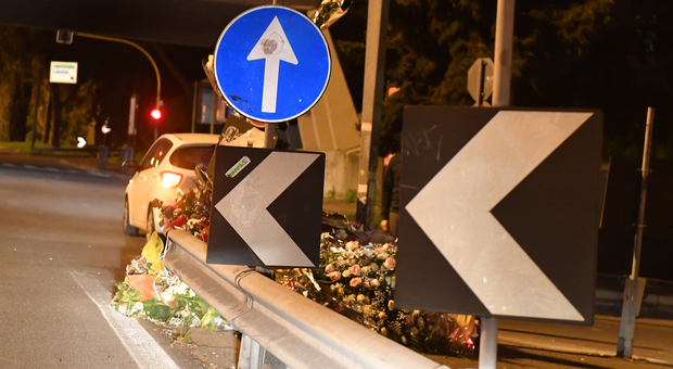 Corso Francia, automobilista si distrae per vedere il luogo dell'incidente e tampona la polizia