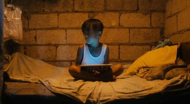 Filippine, abusi sui bimbi trasmessi in streaming: i pedofili occidentali pagano per i video dell'orrore
