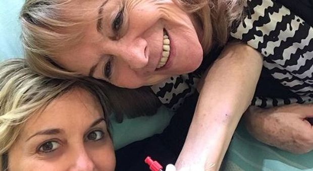 Nadia Toffa, la mamma: «Le ho detto una bugia per portarla all'hospice» Nadia Toffa, la mamma: «Le ho detto una bugia per portarla all'hospice»