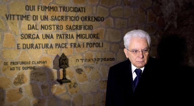 Fosse Ardeatine, il 75° anniversario dell'eccidio nazifascista: «Custodiamo la memoria di questo sacrificio» Fosse Ardeatine, il 75° anniversario dell'eccidio nazifascista: «Custodiamo la memoria di questo sacrificio»