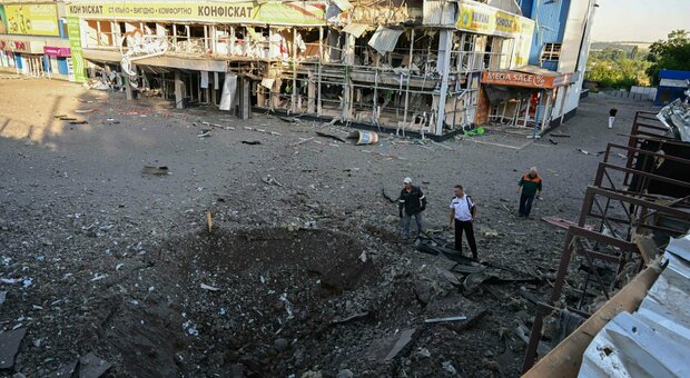 Ucraina, il Donetsk sotto le bombe. Nuova armi a Kiev dagli Stati Uniti