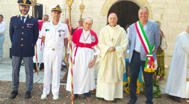 Festa del mare a Portonovo, benedizione delle barche e messa con l'arcivescovo Spina