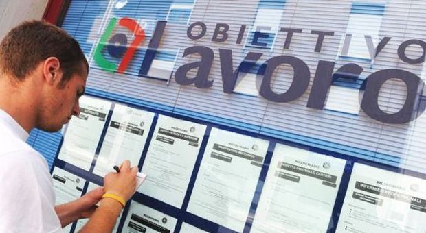 Lavoro, il dramma degli under 35 in tre anni un milione di occupati in meno Lavoro, il dramma degli under 35 in tre anni un milione di occupati in meno