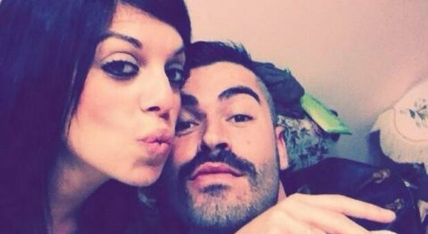 Lecce, uccide la moglie a coltellate e fugge: Donatella Miccoli aveva 38 anni