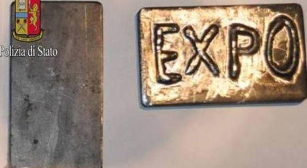 Armi, scooter rubati e hashish con la scritta 'Expo' nel box: arrestato un ultrà del Milan