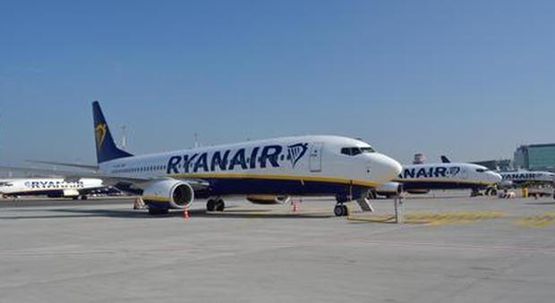 Ryanair taglia 3 mila posti di lavoro per la crisi da coronavirus