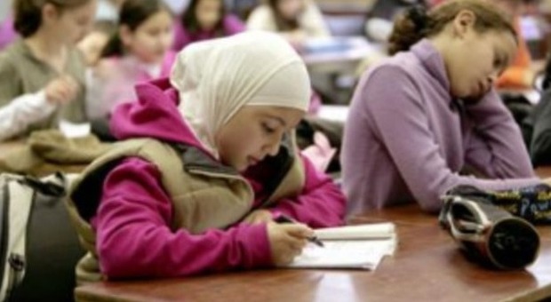 "La musica è contro il Corano ed è peccato": famiglia musulmana ritira la figlia da scuola