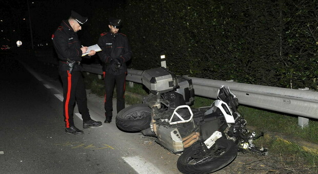 Milano, grave scontro fra una moto e un monopattio: morti un 39enne e un 60enne