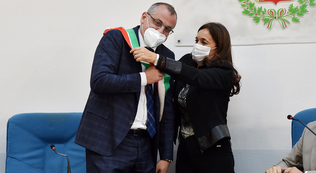 Eboli, arrestato il sindaco Massimo Cariello: è stato rieletto 15 giorni fa con il 79,8%