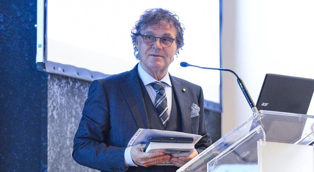 Il prof. Carlo Foresta Il prof. Carlo Foresta