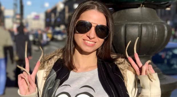 Youtuber russa non si taglia le unghie da 4 anni: nuovo Guinness World Records Youtuber russa non si taglia le unghie da 4 anni: nuovo Guinness World Records
