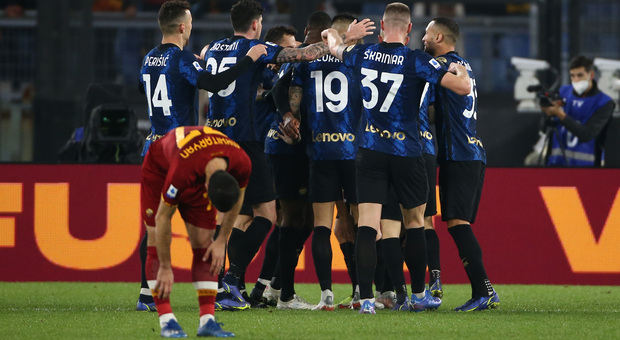 Roma-Inter, diretta: le probabili formazioni e dove vederla. Mourinho in emergenza, torna Dzeko, Inzaghi fa tre cambi