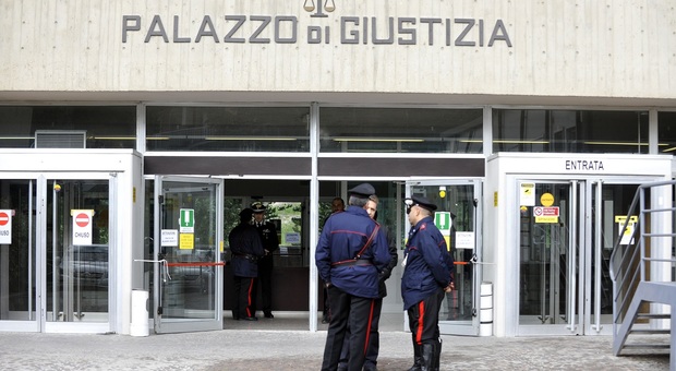 Potenza Picena, offende i carabinieri su Facebook: a processo per diffamazione