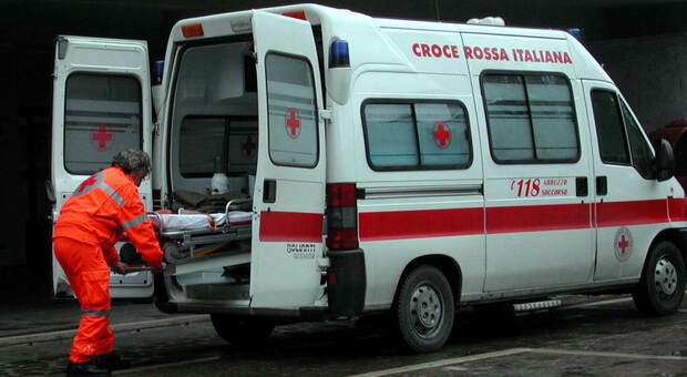 Pescara, 4 giovani romani intossicati dal monossido in una casa di montagna a Villa Celiera: un 22enne è in coma