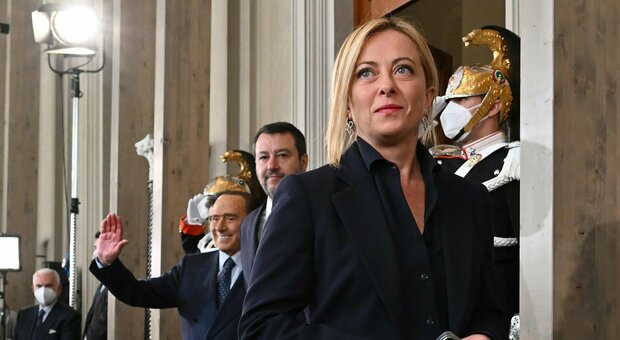 Diretta governo, Giorgia Meloni alle 16.30 da Mattarella per l'incarico. La leader FdI: «Nuovo governo nel minor tempo possibile, siamo pronti»