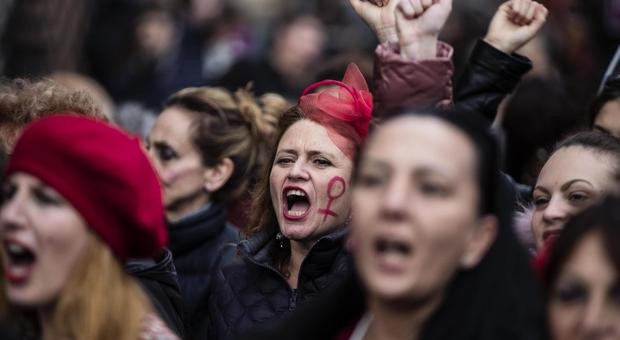 Una manifestazione contro la violenza alle donne Una manifestazione contro la violenza alle donne