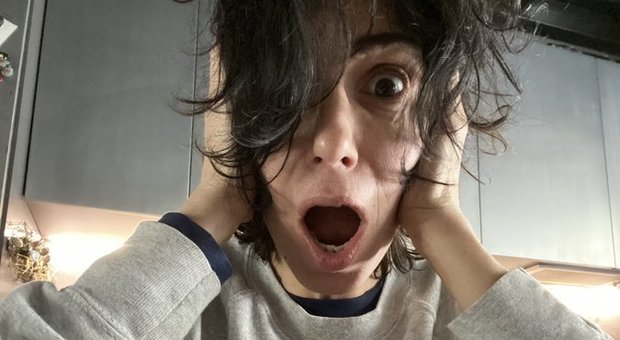 Coronavirus, Giorgia festeggia 49 spettinata : «Lo voglio dire: a presto, abbracciarci» Coronavirus, Giorgia festeggia 49 spettinata : «Lo voglio dire: a presto, abbracciarci»