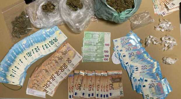 Le banconote false e la droga scovata dai carabinieri in mano ai pusher del trevigiano