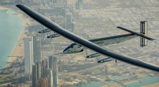 Solar Impulse 2, l'aereo a energia solare in grado di restare in volo per mesi