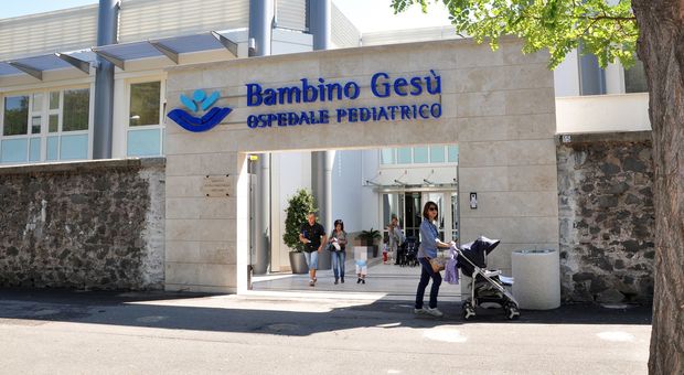 Roma, bimbo di 6 anni positivo al virus: trapianto di midollo riuscito al Bambino Gesù Roma, bimbo di 6 anni positivo al virus: trapianto di midollo riuscito al Bambino Gesù