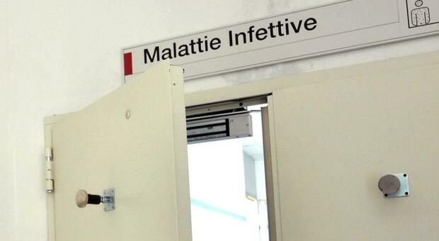 Vaiolo delle scimmie, infettata una 31enne della provincia di Pescara. Quinto caso in Italia tra le donne Vaiolo delle scimmie, infettata una 31enne della provincia di Pescara. Quinto caso in Italia tra le donne