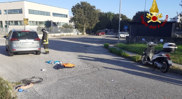 Jesi, scontro tra auto e moto: ferita la conducente del mezzo a due ruote Jesi, scontro tra auto e moto: ferita la conducente del mezzo a due ruote