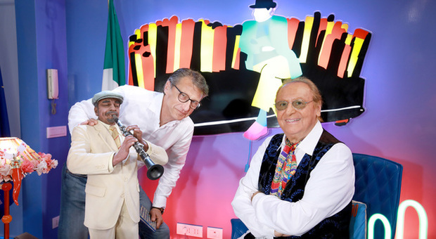 Renzo Arbore: «La tv è morta ma io mi diverto ancora» Renzo Arbore: «La tv è morta ma io mi diverto ancora»