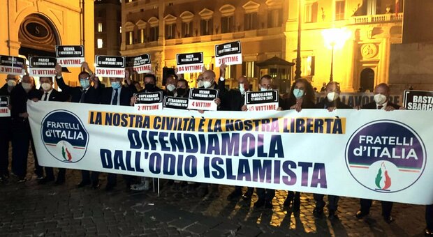 Vienna, fashmob di FdI fuori Montecitorio: «Questo è odio islamista»
