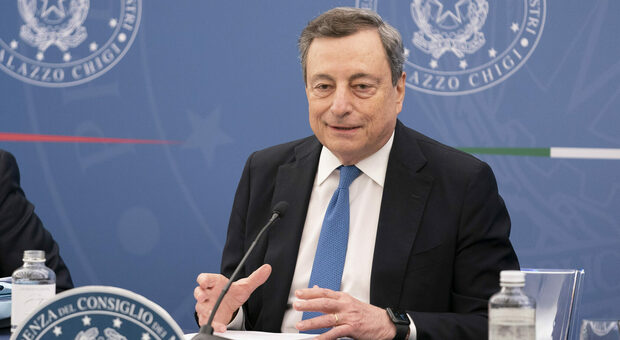 Decreto Aiuti-Bis, Mario Draghi: «Così sosteniamo la ripresa dell'Italia». Con lui i ministri Daniele Franco e Roberto Cingolani