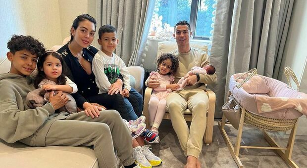 Cristiano Ronaldo, la prima foto con la figlia dopo il dramma: «Grati per la vita che abbiamo accolto»