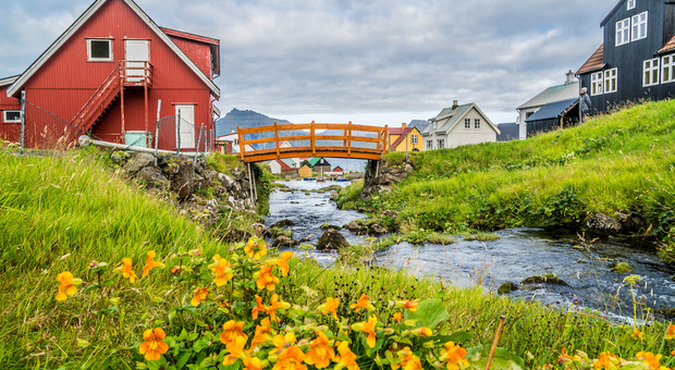 Le Isole Faroe da vedere, da fare e da mangiare: tre esperienze da non perdere nel remoto Nord