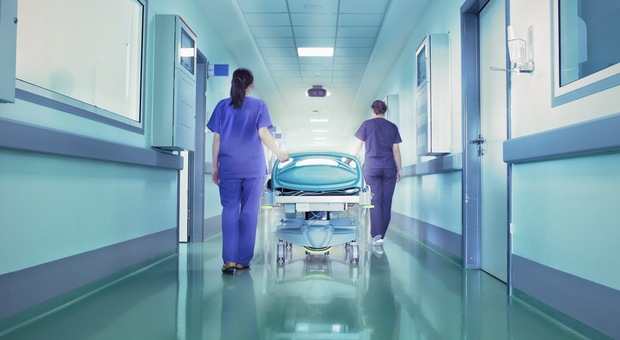 Sanità, allerta personale: negli ospedali pugliesi mancano oltre 2mila medici