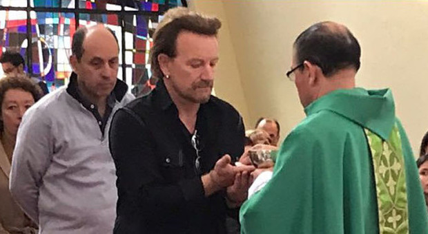 Bono degli U2 da Papa Francesco per sostenere una fondazione papale