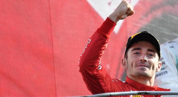 Leclerc sul taxi dopo la vittoria di Monza, il tassista non lo riconosce: «Sei andato a vedere il gran premio?»