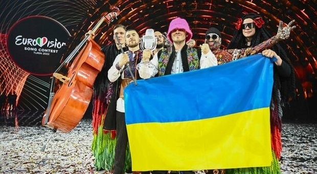 Eurovision, Kiev rinuncia a causa della guerra: l'edizione 2023 si svolgerà in Gran Bretagna