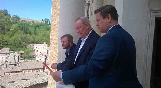 Urbino, il regista e drammaturgo Bob Wilson in visita a Palazzo Ducale